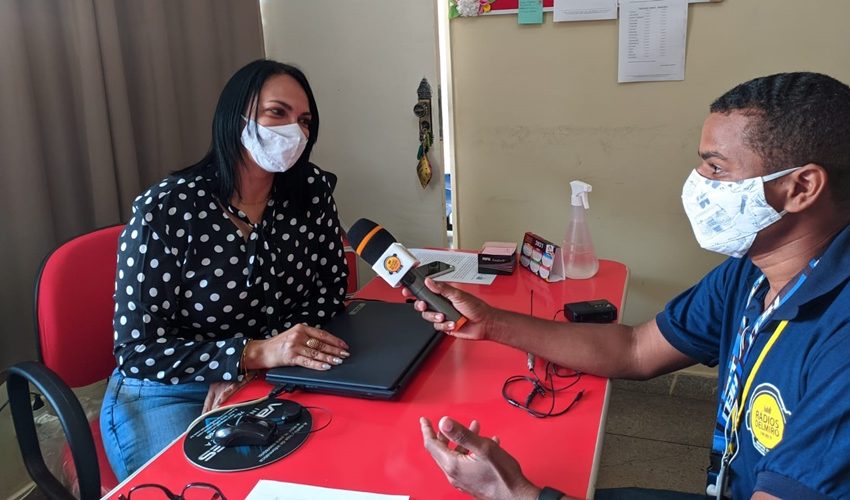 Paulo Afonso: Diretora do Colégio Estadual Polivalente orienta alunos para  o recebimento do “Bolsa Presença” - Manoel Alves