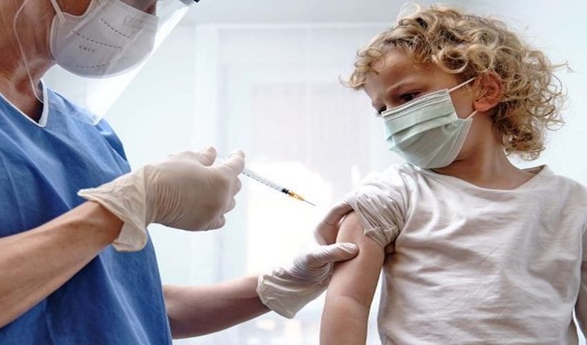 Crianca-vacinando-covid-600x400
